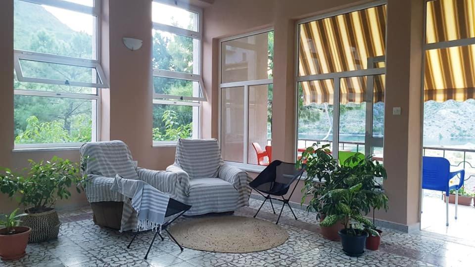 Agroturizem Hotel Vila Franceze Koman Экстерьер фото