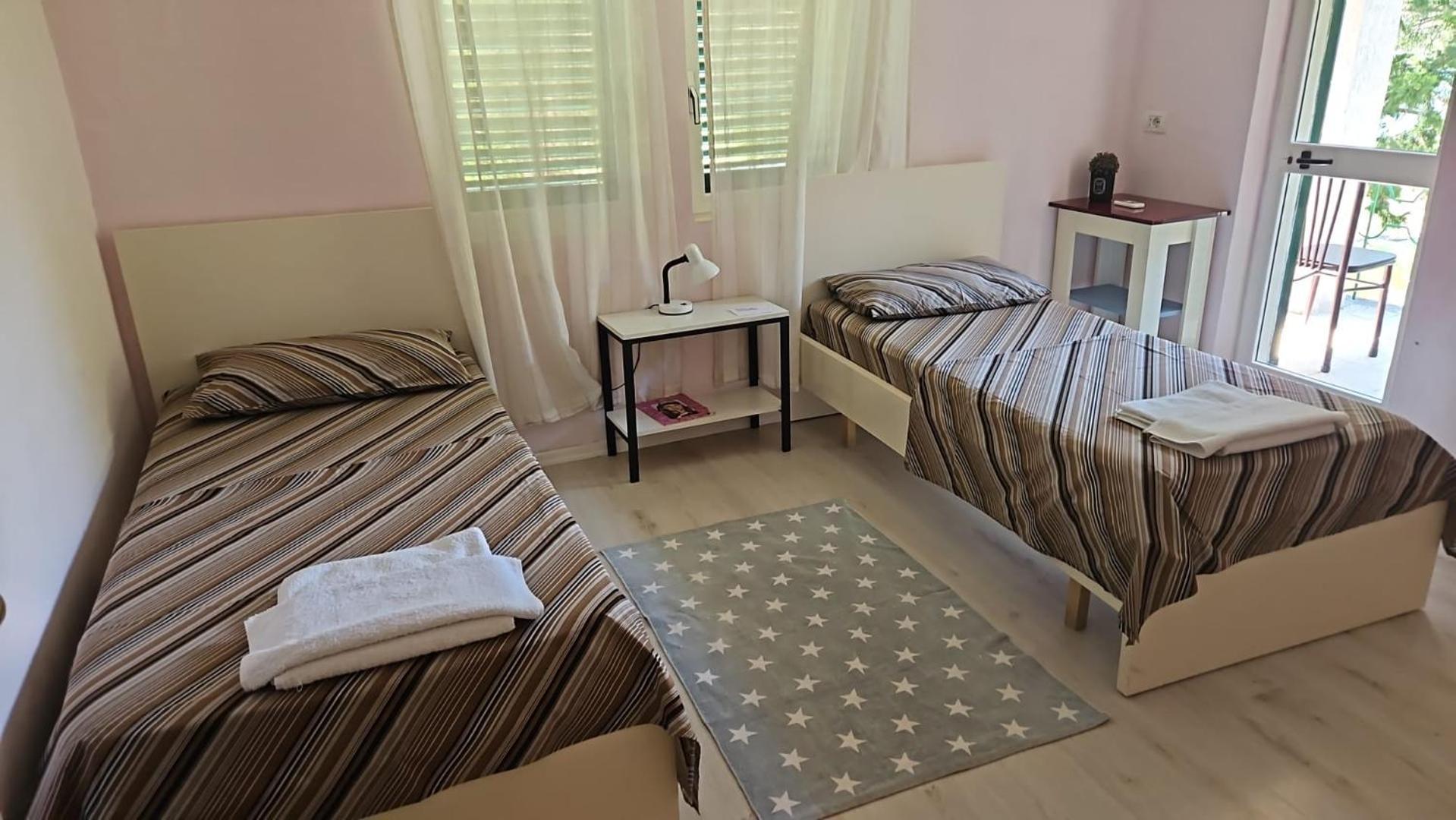 Agroturizem Hotel Vila Franceze Koman Экстерьер фото