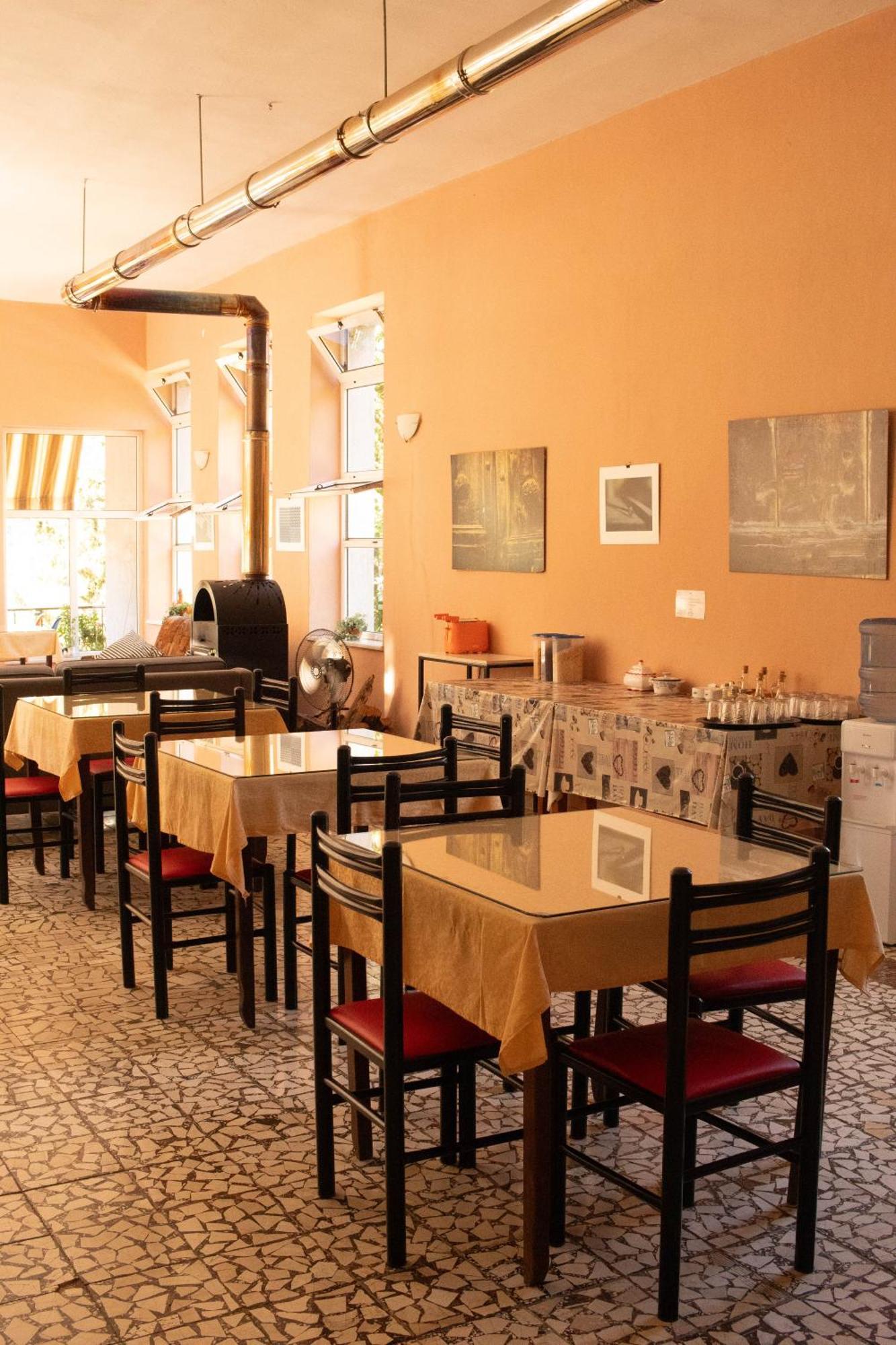 Agroturizem Hotel Vila Franceze Koman Экстерьер фото